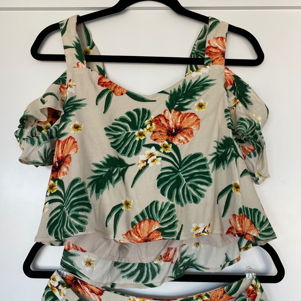Two-Piece Tropical Set - Picture 2 of 3